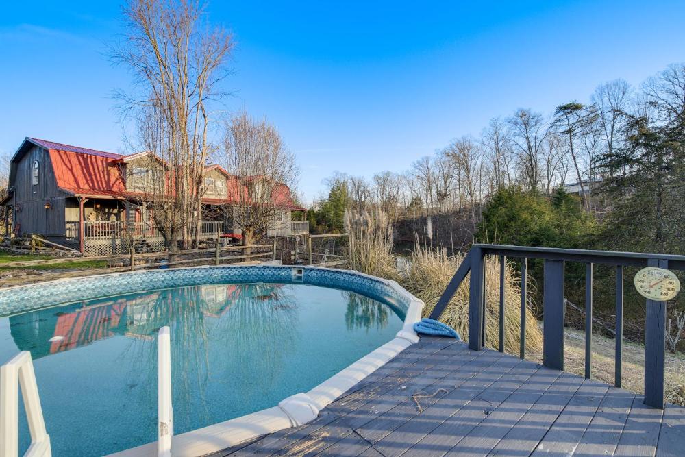 Cozy Cottage with Pool Btwn Knoxville and Pigeon Forge